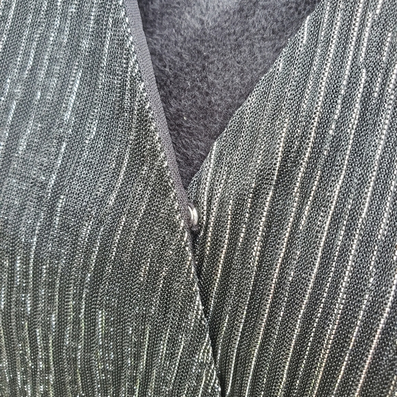 NWT Worthington Women's V-Neck Black and Silver Striped Peplum Blouse Size Small - Picture 11 of 17